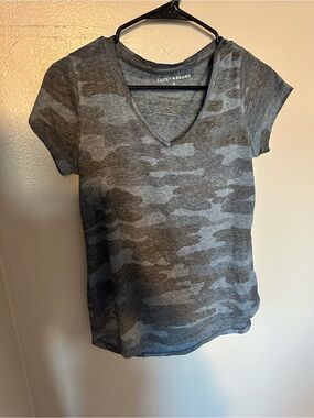 Lucky Brand Women's Gray Camo V-Neck Short Sleeve Tee